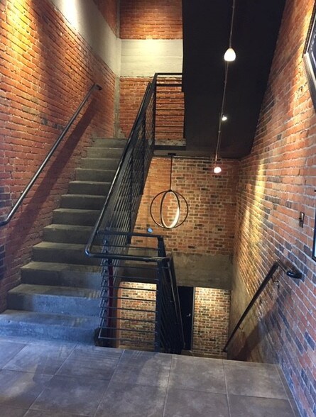 More Photos Of 700 16th St NE, Cedar Rapids Office For Lease
