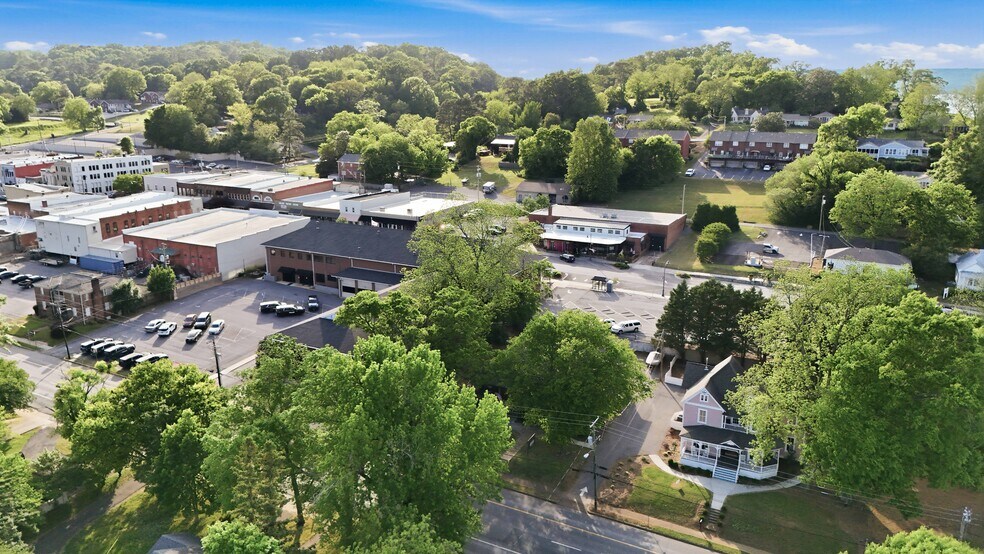 More Photos Of 320 Blount Ave, Guntersville Specialty For Sale
