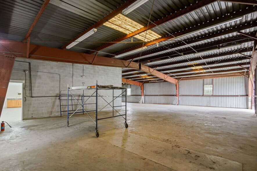 More Photos Of 4107 Port Lavaca Dr, Victoria Showroom For Sale