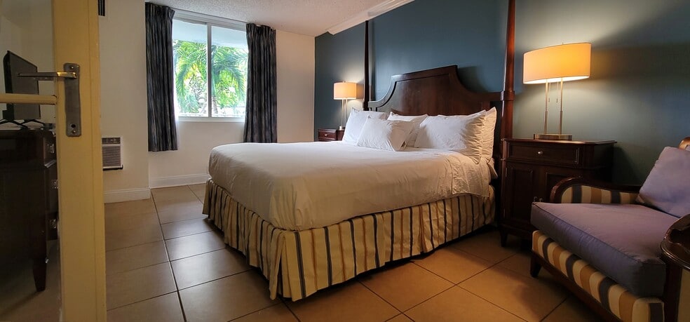 More Photos Of 4900 Powerline Rd, Fort Lauderdale Hotel For Sale