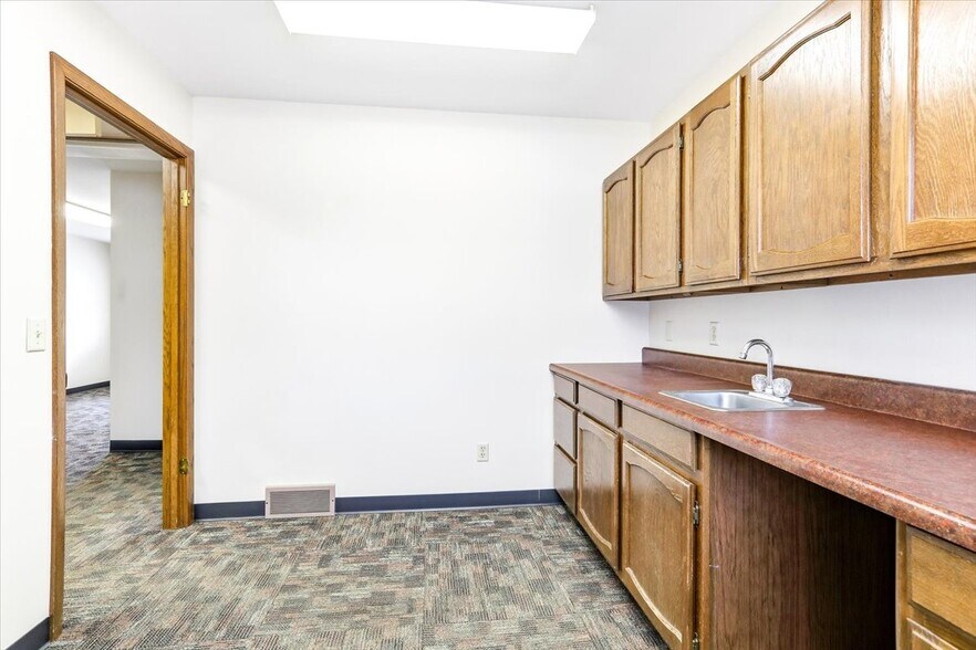 More Photos Of 1910 7th St S, Wisconsin Rapids Office For Sale