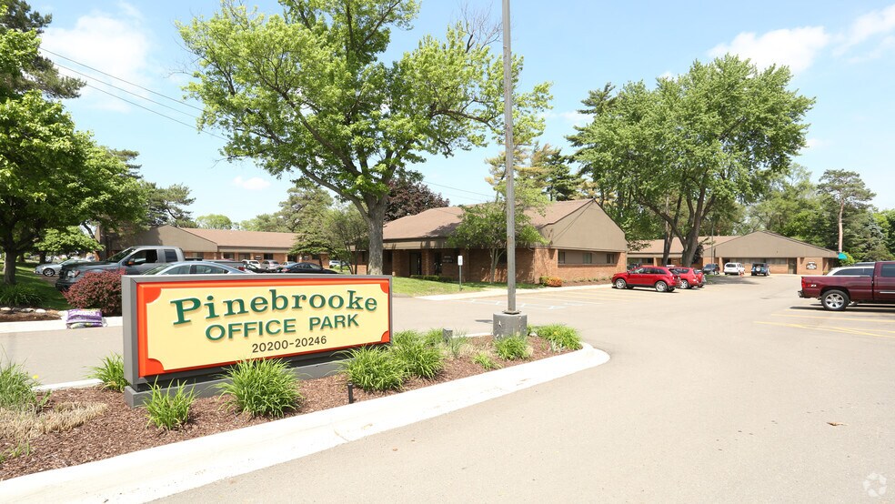 More Photos Of 20244 Farmington Rd, Livonia Medical For Lease