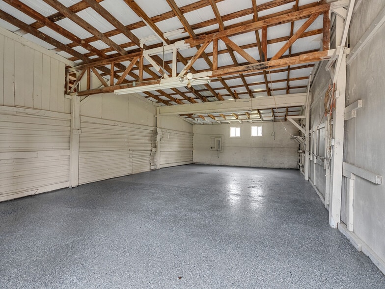 More Photos Of 2002 W Highway 6, Alvin Office For Sale