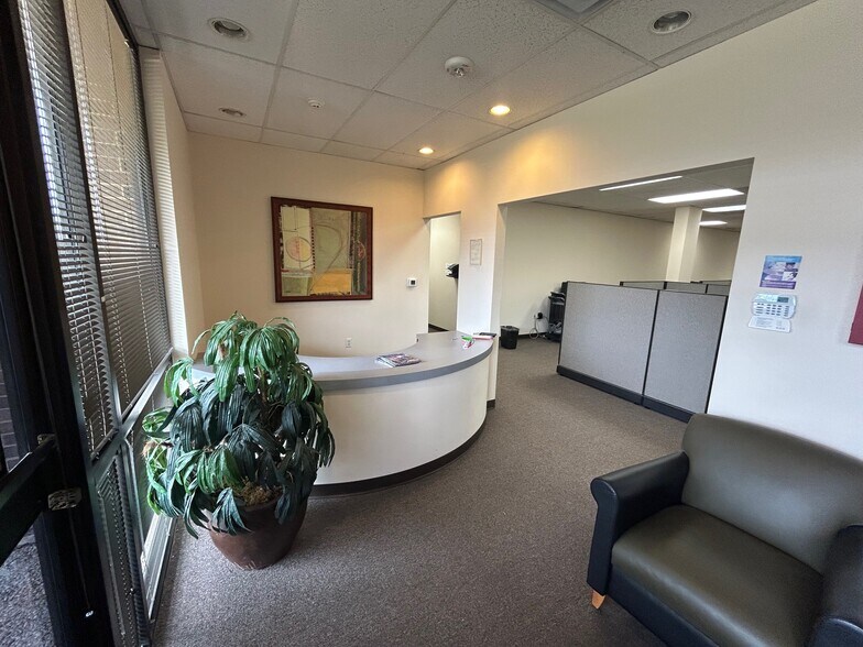 More Photos Of 801-815 Greenview Dr, Grand Prairie Unknown For Lease