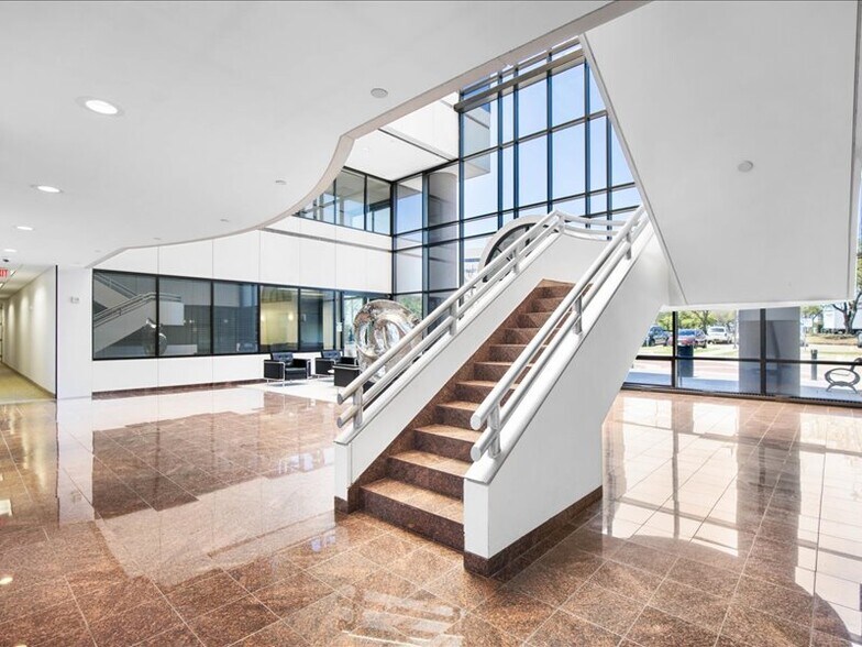 More Photos Of 600 E John Carpenter Fwy, Irving Office For Lease