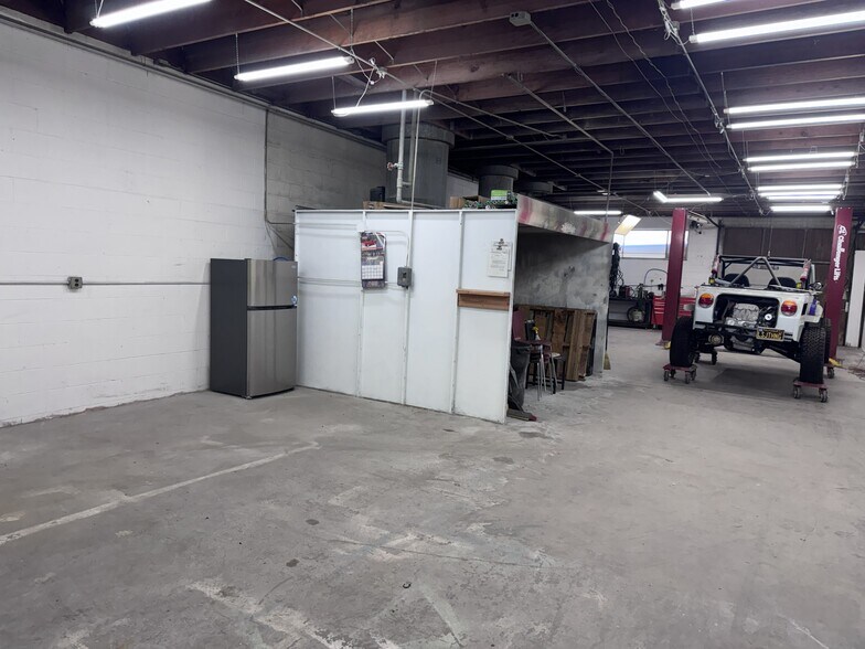 More Photos Of 225 E Redondo Beach Blvd, Gardena Industrial For Sale