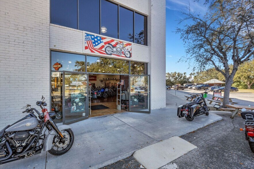 More Photos Of 330 Cattlemen Rd, Sarasota Auto Dealership For Sale