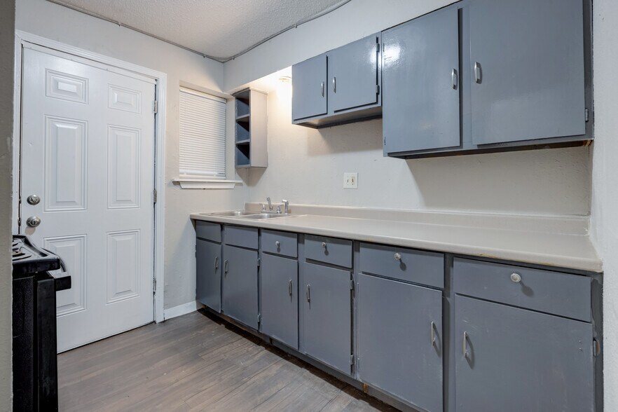 More Photos Of , Memphis Multifamily For Sale