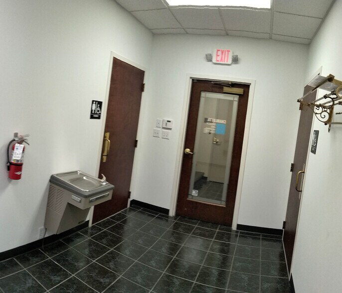 More Photos Of 817 E Morehead St, Charlotte Office For Lease