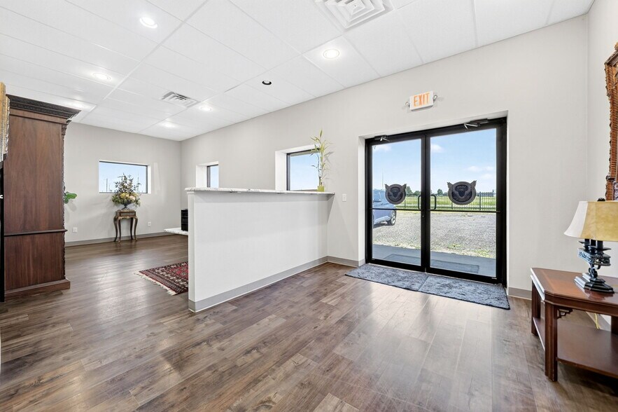 More Photos Of 4612 County Road 2200, Greenville Showroom For Sale