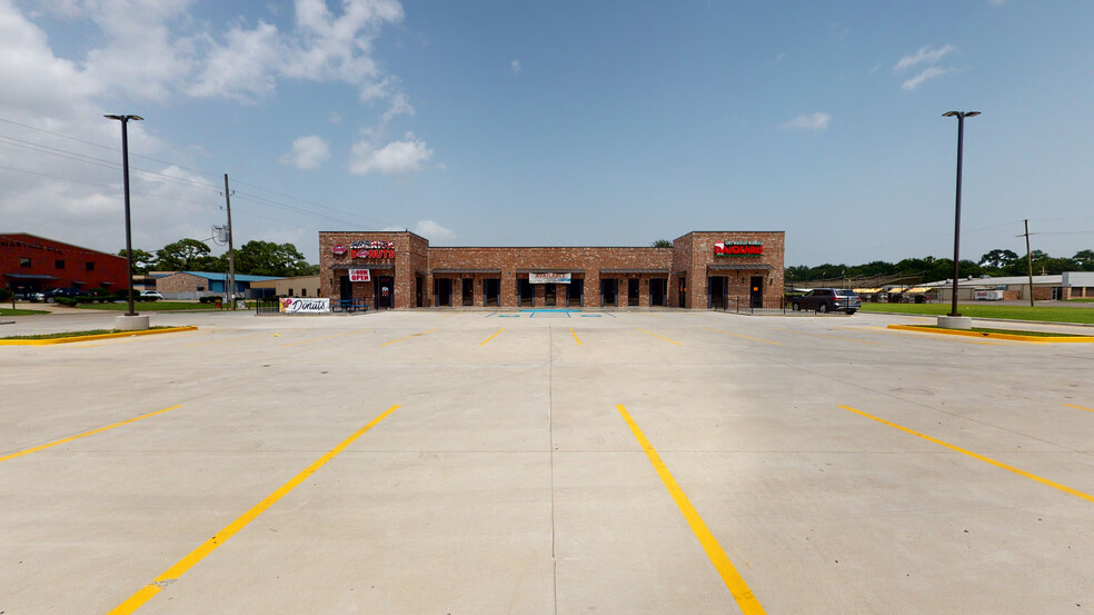 Primary Photo Of 5111 Common St, Lake Charles General Retail For Lease