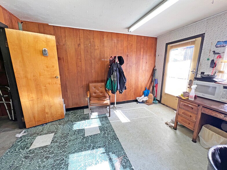 More Photos Of 195 Elm St, Blackfoot Office For Sale
