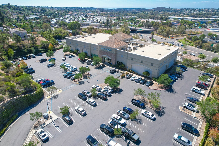 Primary Photo Of 324 Sycamore Ave, Vista Freestanding For Sale