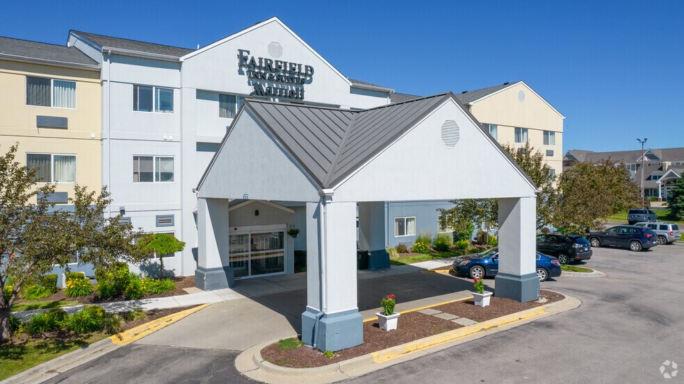 More Photos Of 5200 Cardinal Square Blvd, Saginaw Hotel For Sale