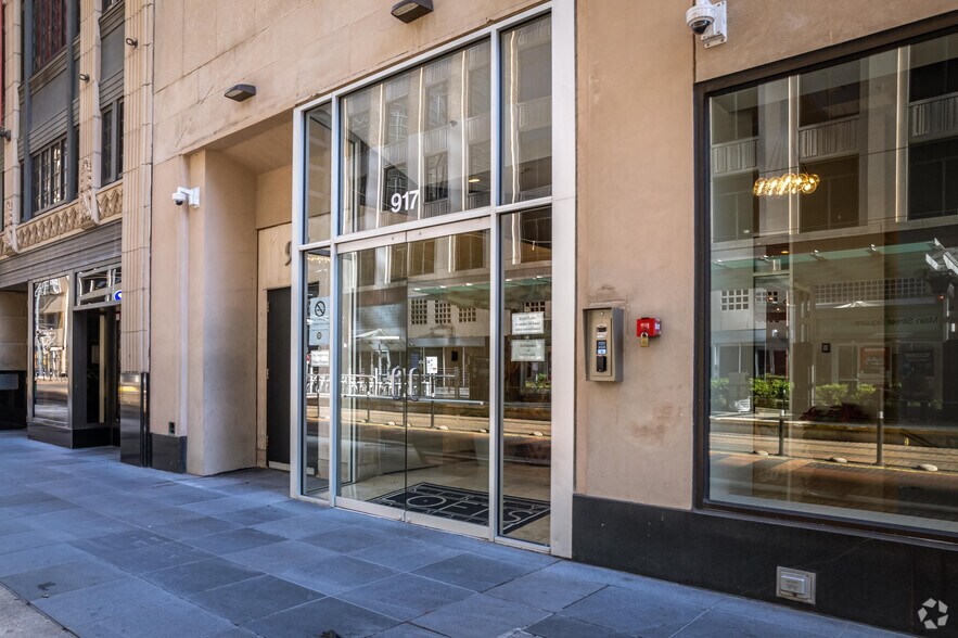 More Photos Of 917 Main St, Houston Multifamily For Sale