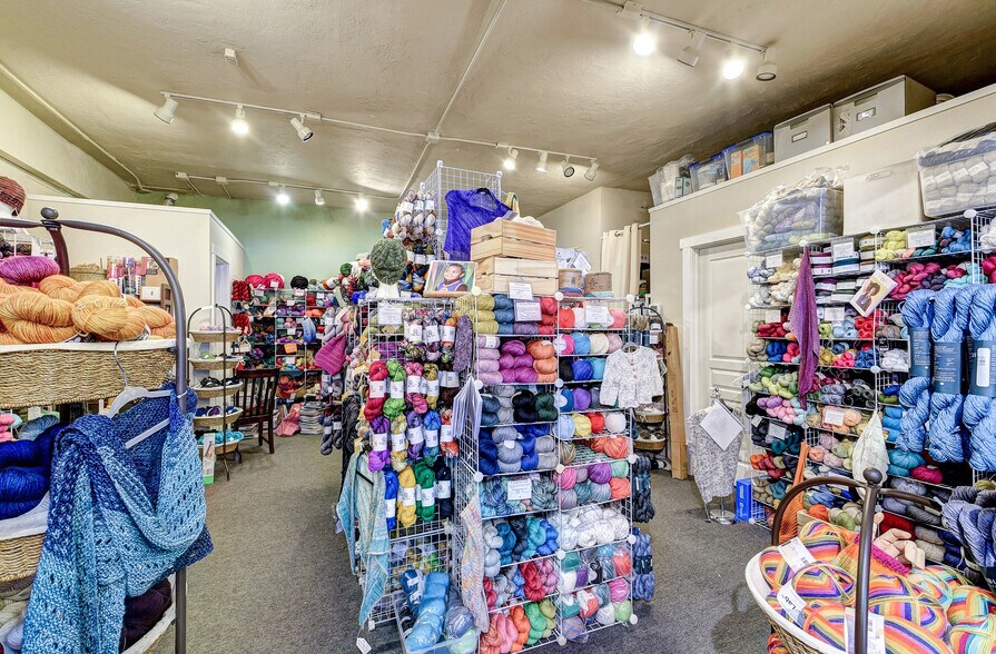 More Photos Of 8212-8218 Greenwood Ave N, Seattle Storefront Retail Residential For Lease