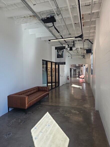 More Photos Of 2606 Fairfield Ave S, Saint Petersburg Light Manufacturing For Lease