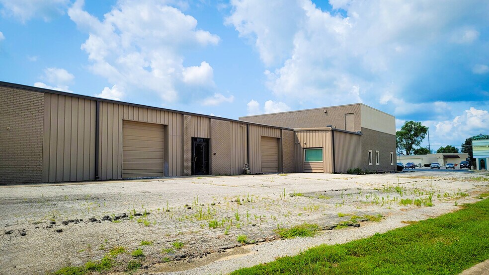 More Photos Of 140 Lewis Park Dr, Mount Zion Industrial For Sale