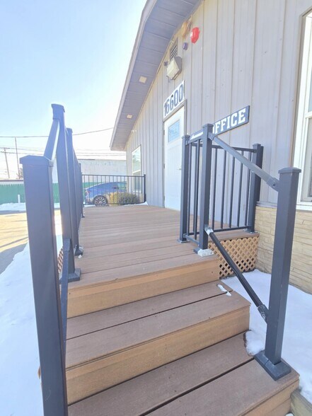 More Photos Of 16600 Crawford Ave, Country Club Hills Warehouse For Lease