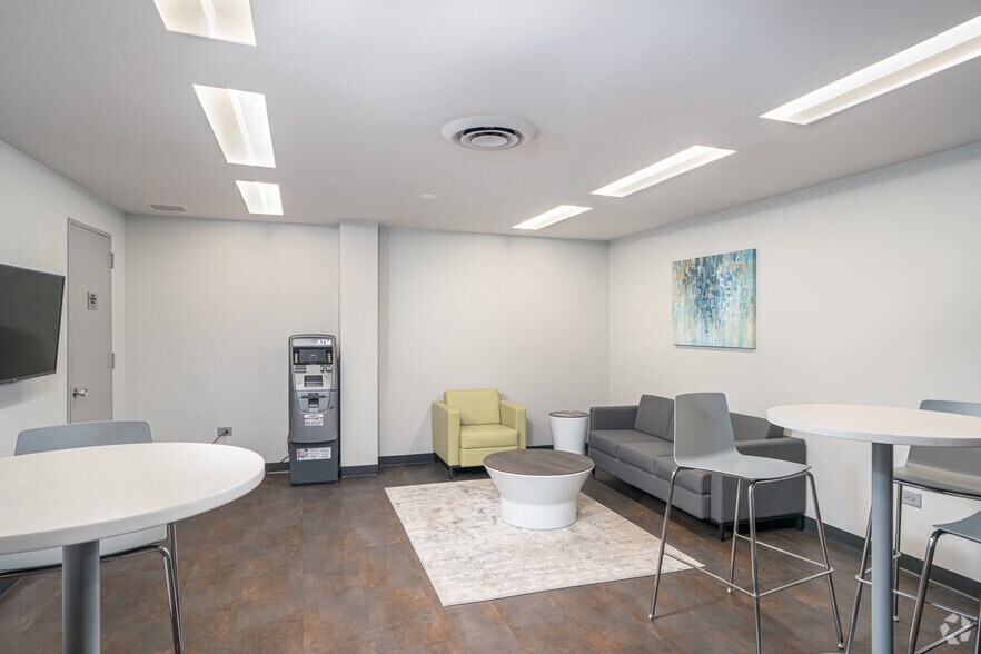 More Photos Of 1100 Jorie Blvd, Oak Brook Office For Lease