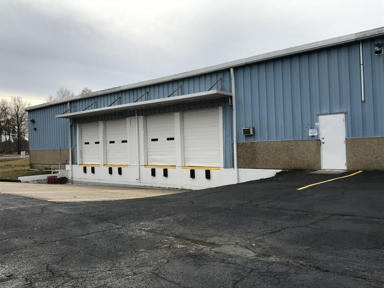 More Photos Of 2300 E 145th St, Little Rock Distribution For Lease
