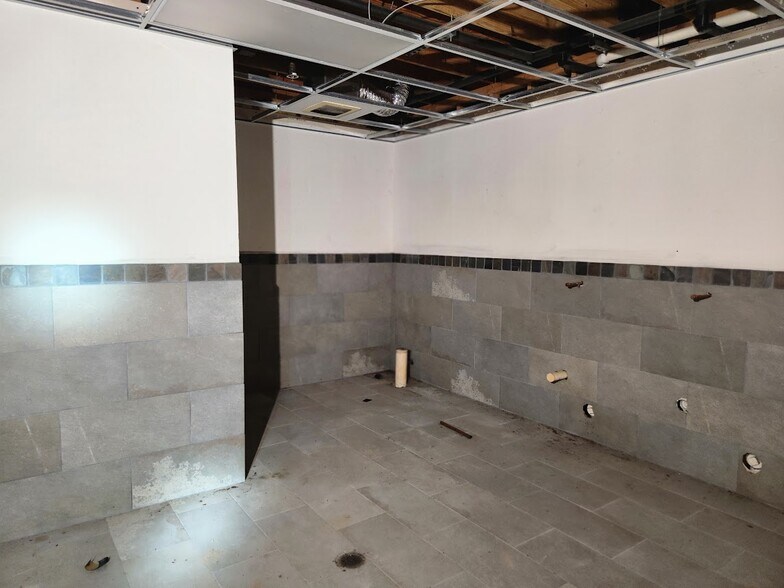 More Photos Of Martin Luther King Hwy, Eutaw Warehouse For Sale