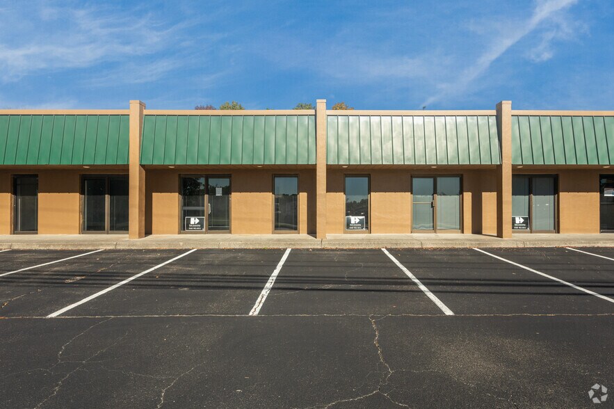 More Photos Of 5306-5346 Peters Creek Rd, Roanoke Showroom For Sale