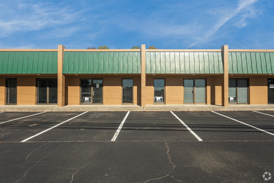 More Photos Of 5306 Peters Creek Rd, Roanoke Showroom For Sale