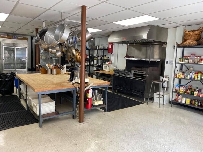 More Photos Of 34 North Ave, Garwood Freestanding For Lease