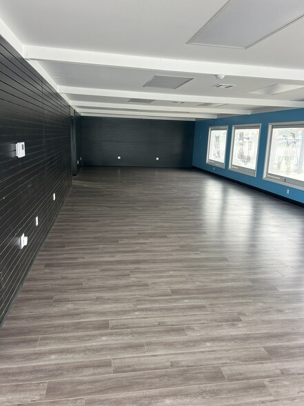 More Photos Of 1525 W Chapman Ave, Orange Showroom For Lease