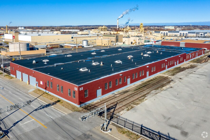 More Photos Of 88-92 Sunshine Rd, Kansas City Distribution For Lease