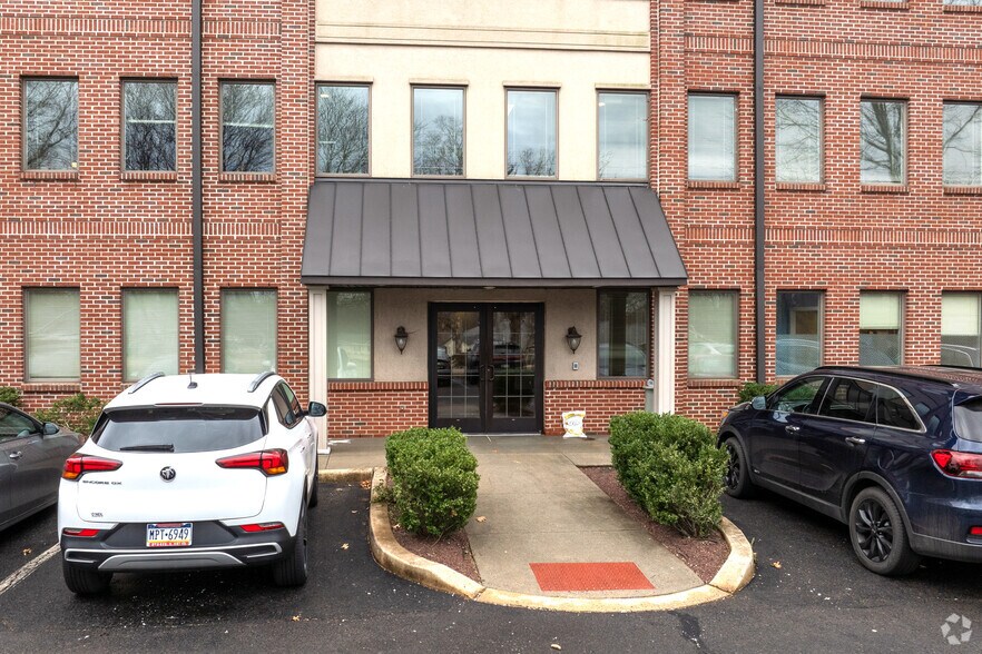 More Photos Of 370 E Maple Ave, Langhorne Office For Lease