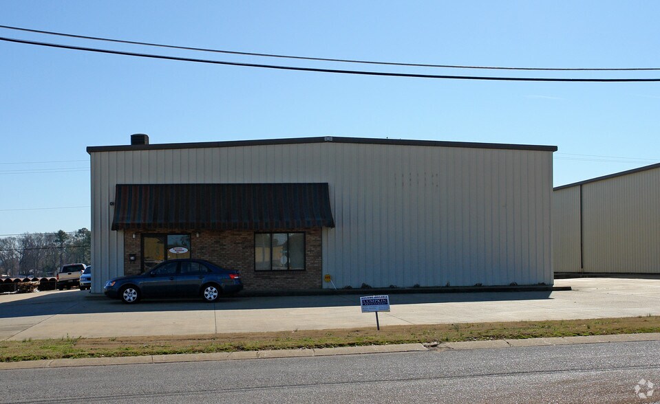 Primary Photo Of 34 Commerce Ave, Bessemer Distribution For Lease