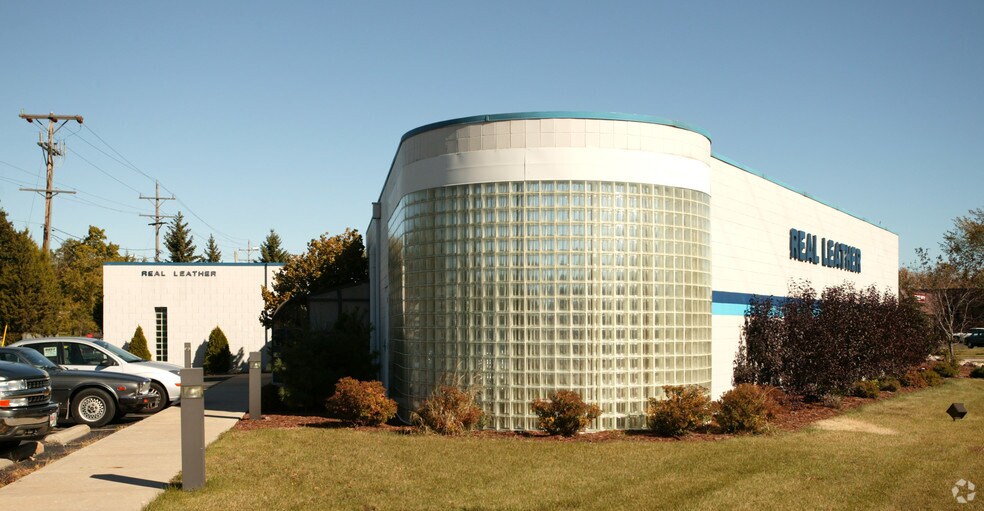 More Photos Of 4230 W Loomis Rd, Greenfield Showroom For Lease