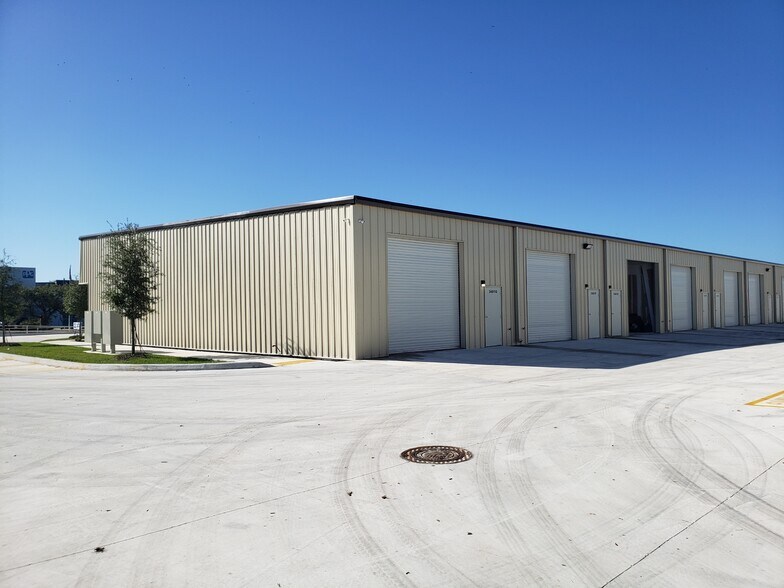 More Photos Of 3501 Commerce Blvd, Kissimmee Light Distribution For Lease