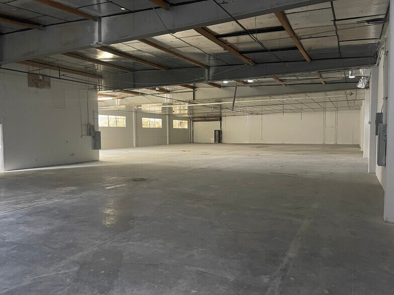 More Photos Of 7442 Varna Ave, North Hollywood Warehouse For Lease