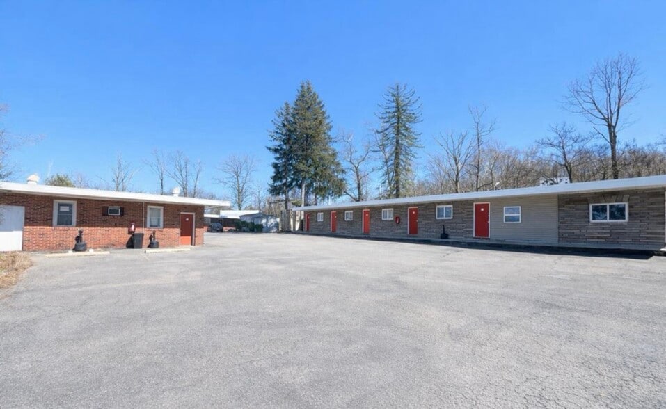 More Photos Of 1 Pittston Blvd, Bear Creek Township Hotel For Sale