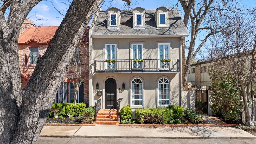 More Photos Of 1810 W 35th St, Austin Specialty For Sale