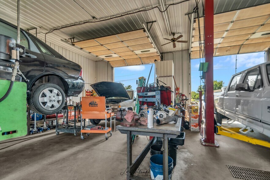 More Photos Of 300 Railroad Ave, Wheeler Auto Repair For Sale