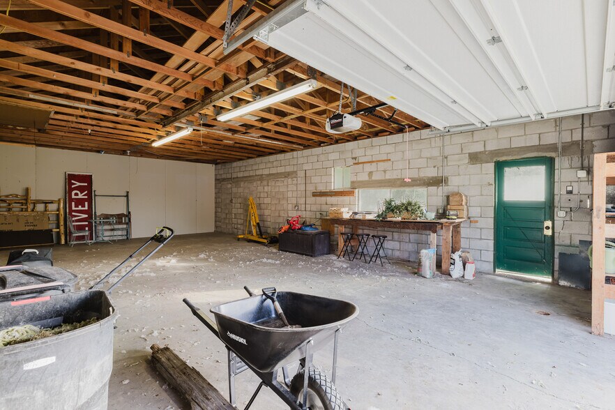 More Photos Of 925 Lamoille Hwy, Lamoille Hotel For Sale