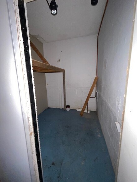 More Photos Of 38463 9th St E, Palmdale Storefront For Sale