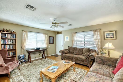 More Photos Of 403 W Anderson Ave, Round Rock Loft Creative Space For Sale