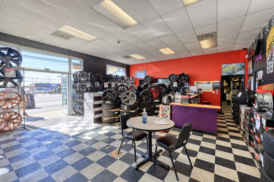 More Photos Of 960 W Holt Blvd, Ontario Freestanding For Lease