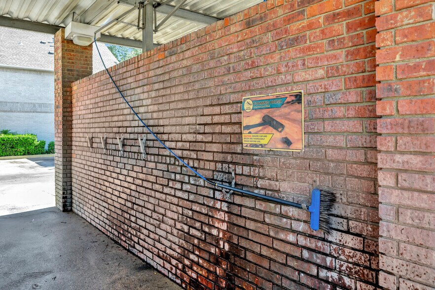 More Photos Of 504 N Euless Main St, Euless Carwash For Sale