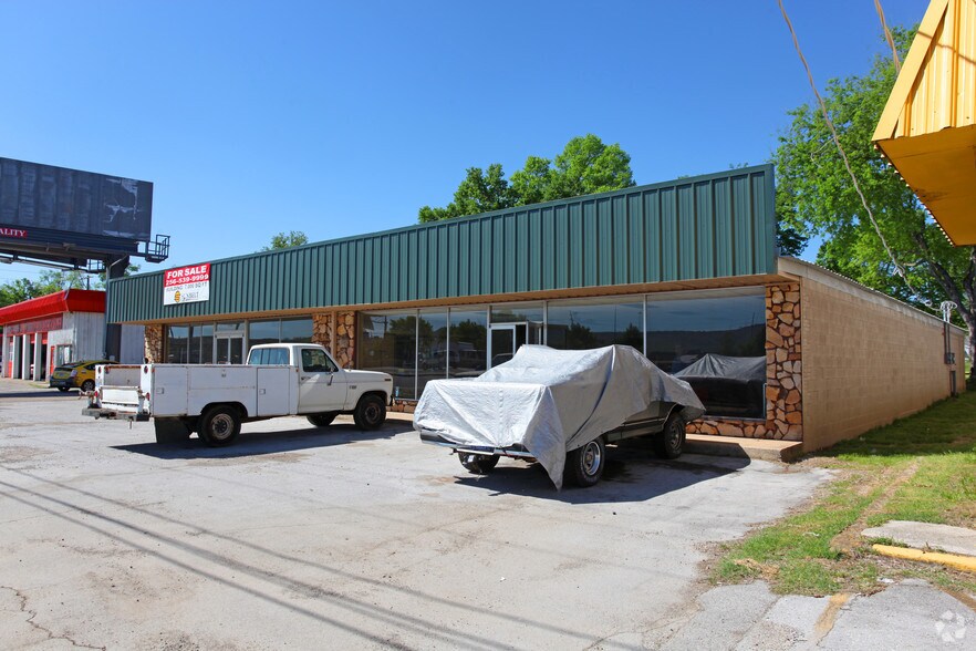 More Photos Of 709 N Memorial Pky, Huntsville Freestanding For Lease