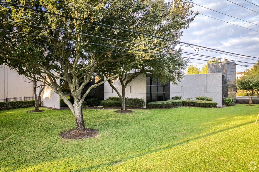 More Photos Of 7055 Old Katy Rd, Houston Flex For Sale