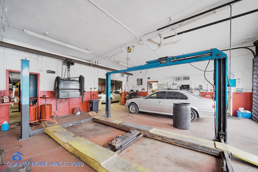 More Photos Of 6859 S Damen Ave, Chicago Auto Repair For Sale