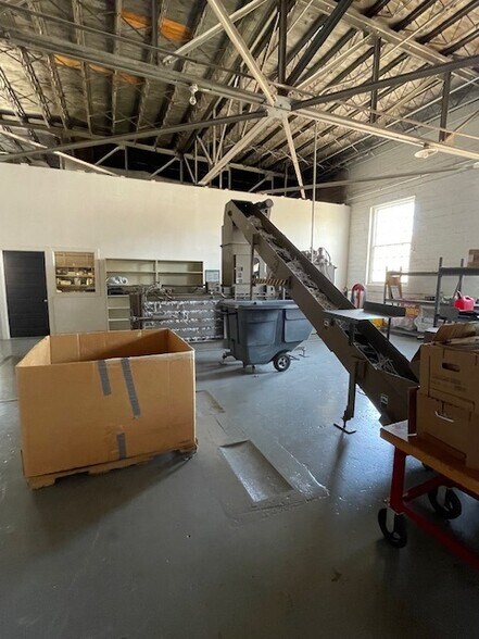 More Photos Of 610 Houston St, Levelland Warehouse For Sale