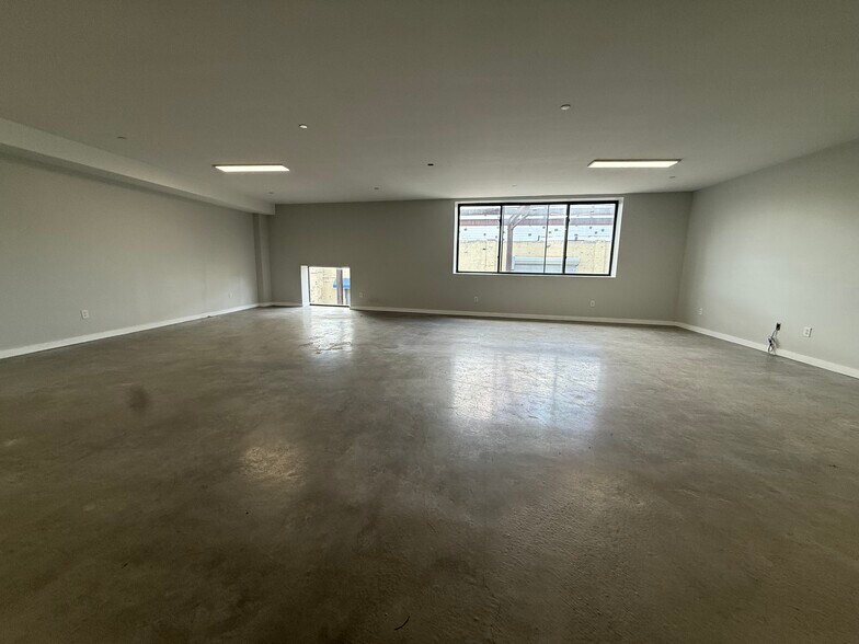 More Photos Of 1539 Covert St, Ridgewood Warehouse For Lease