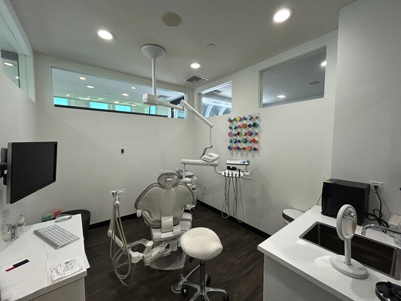 More Photos Of 421 N Rodeo Dr, Beverly Hills Storefront Retail Office For Lease